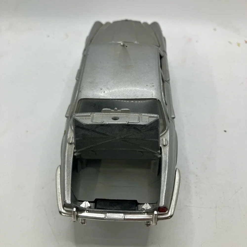 Toy Car Silver Sedan Model Classic Detailed Collectible Vintage Inspired‎